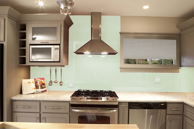 Standard White (Plate Glass) Backsplash